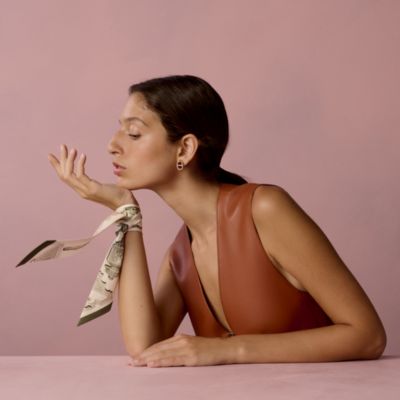 カレ 90 《エスプリの旅立ち》 | Hermès - エルメス-公式サイト